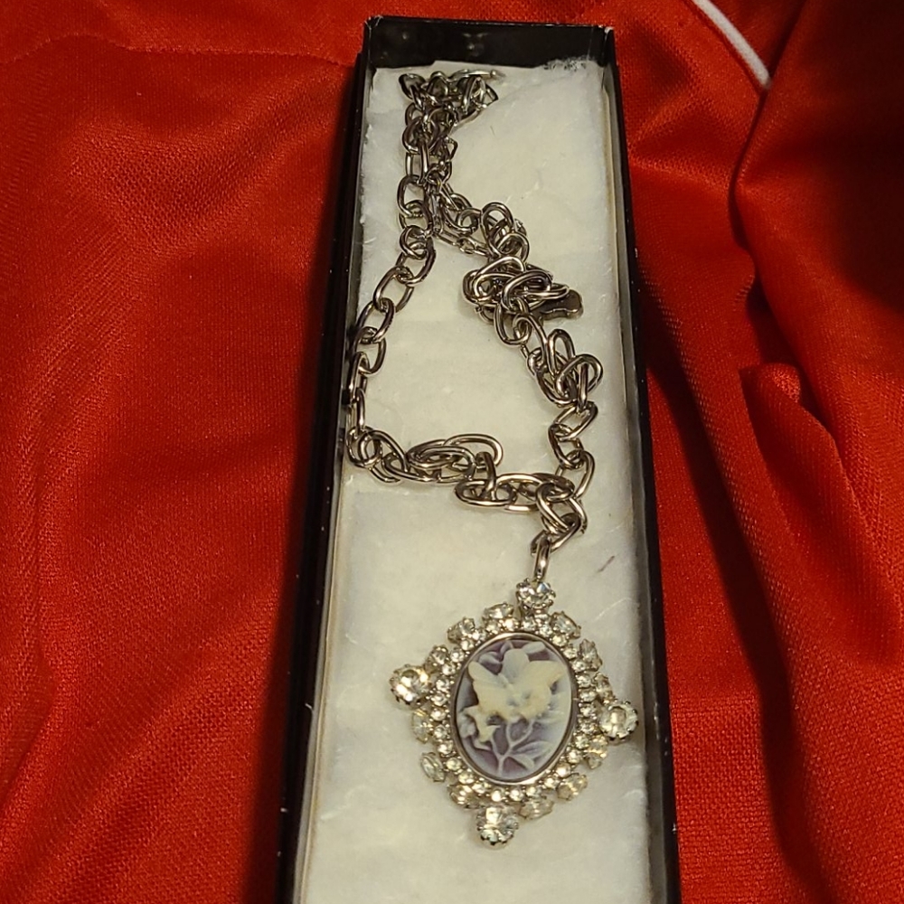 💐📿Cameo style necklace